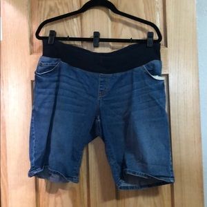 Maternity shorts